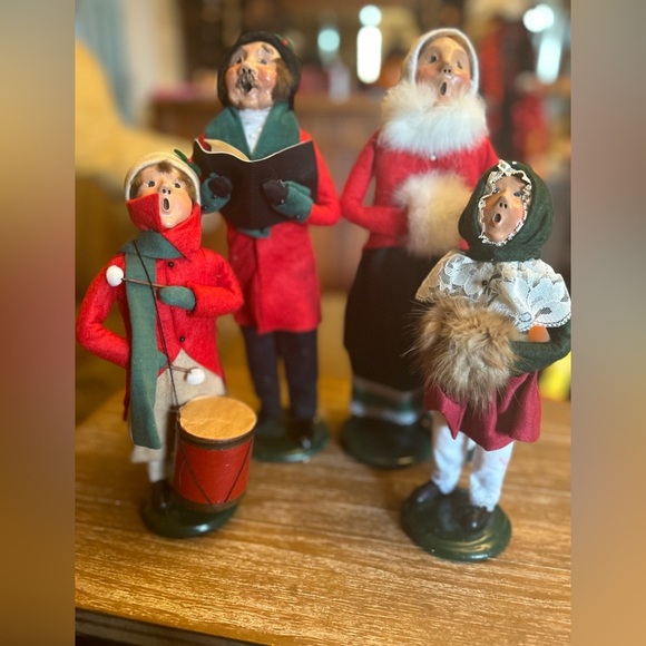 Vintage 1990/91 Beyers Choice The Carolers Christmas Doll Figures - Picture 1 of 9